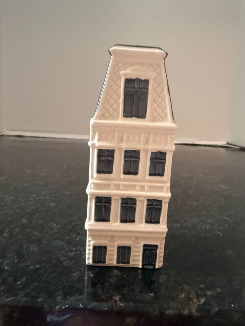 KLM Delft Dutch Blue House, House 61, Empty